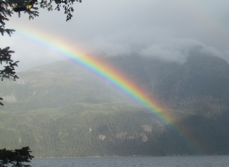A brief but bright rainbow (Photo: Mark A. Zeiger).