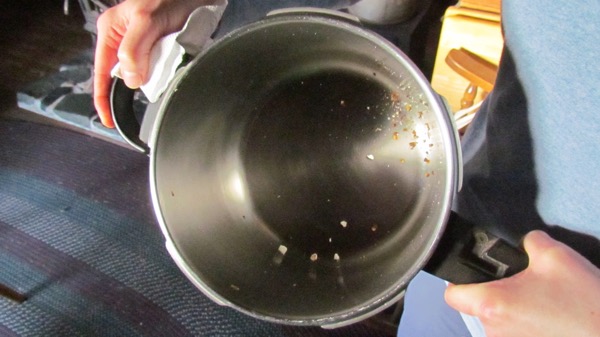 clean popcorn pan